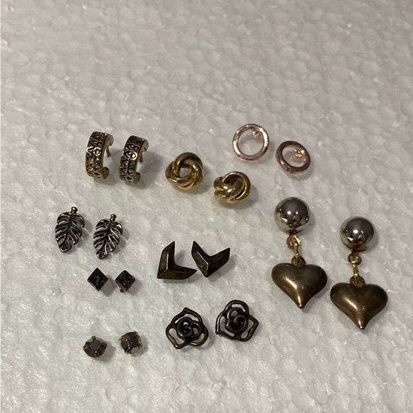 LOT SALE 48 Pairs of Earring One Price! - Picture 6 of 9